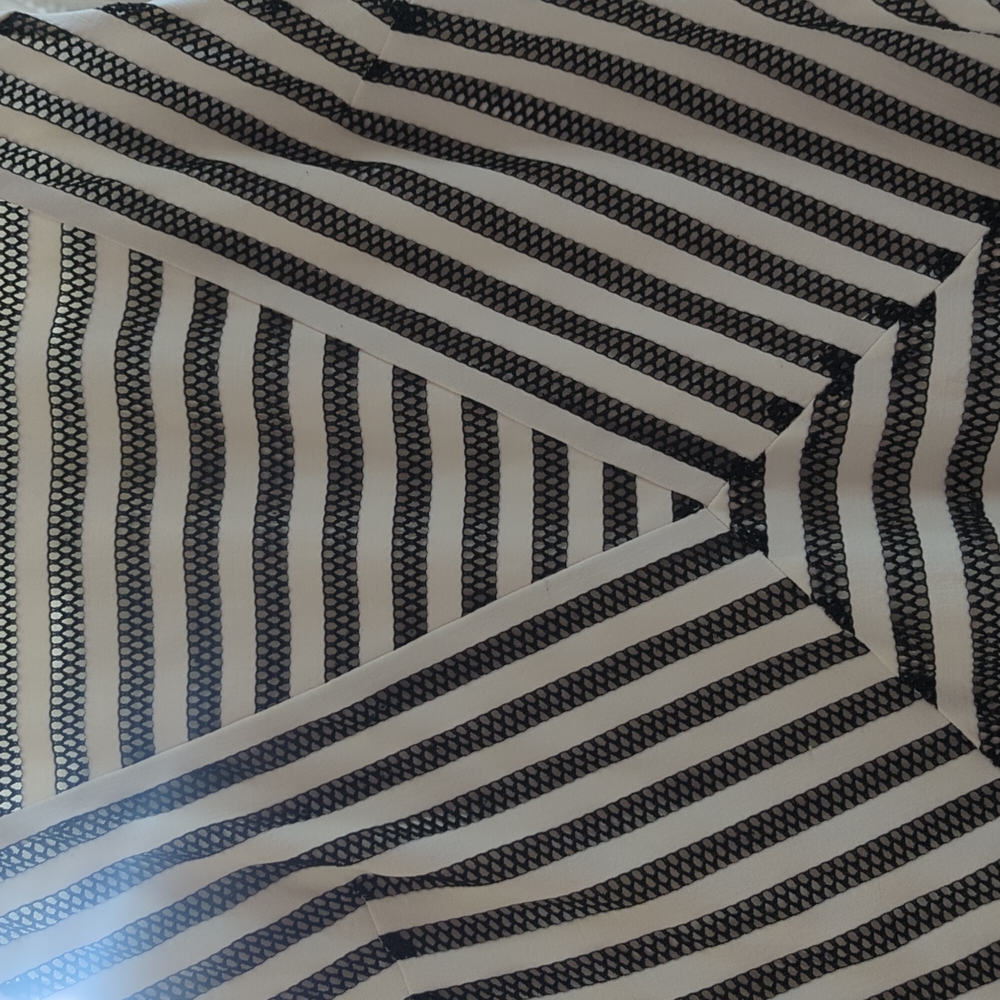 Cache dress - Picture 2 of 4